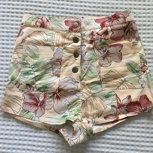 3 /$30☀️ Urban Outfitters Floral High Waist Shorts